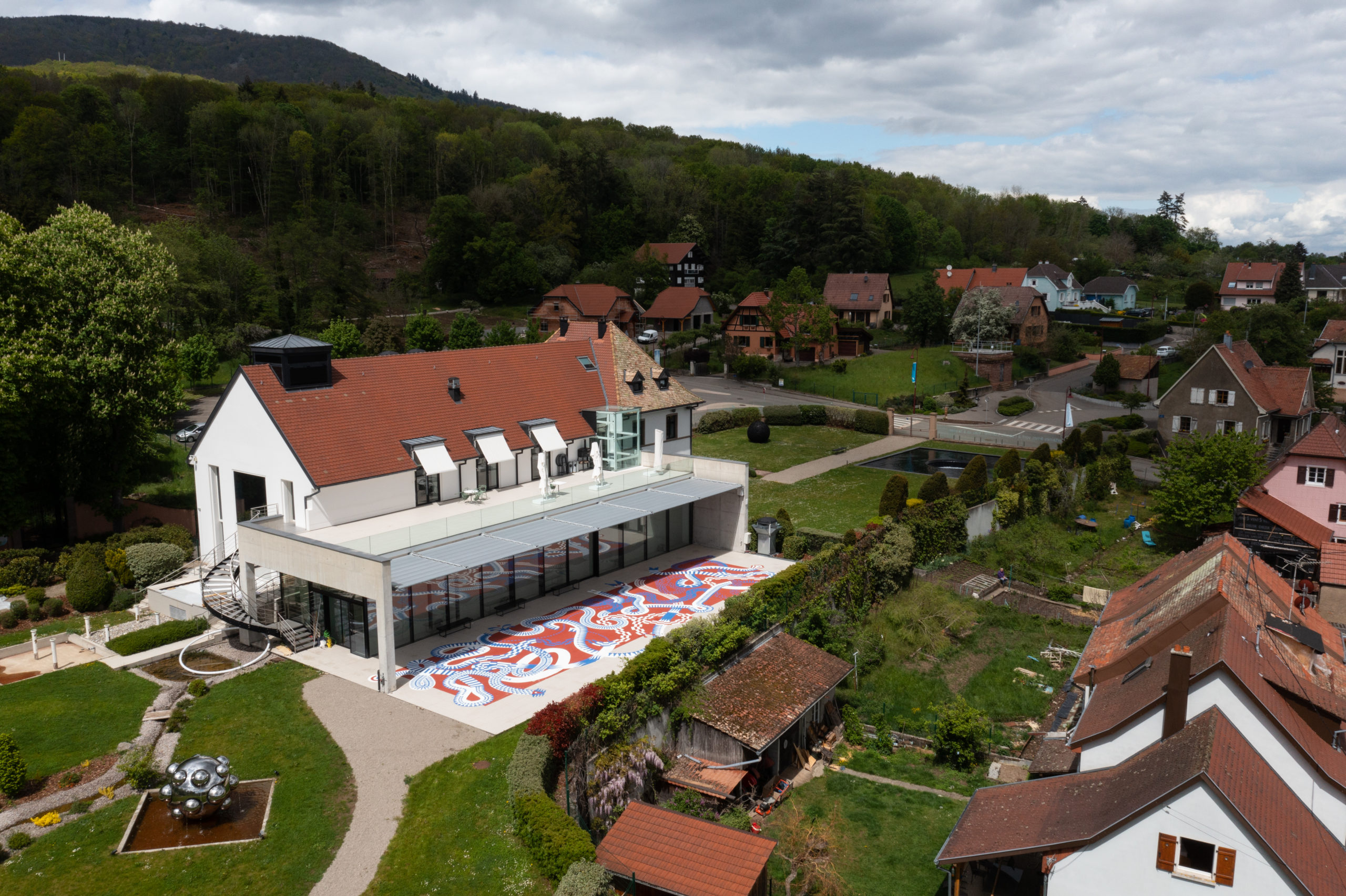 Fondation Schneider, fresque Terrasse